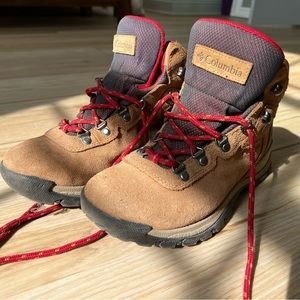 Columbia hiking boots women’s size 7.5! Like brand new!